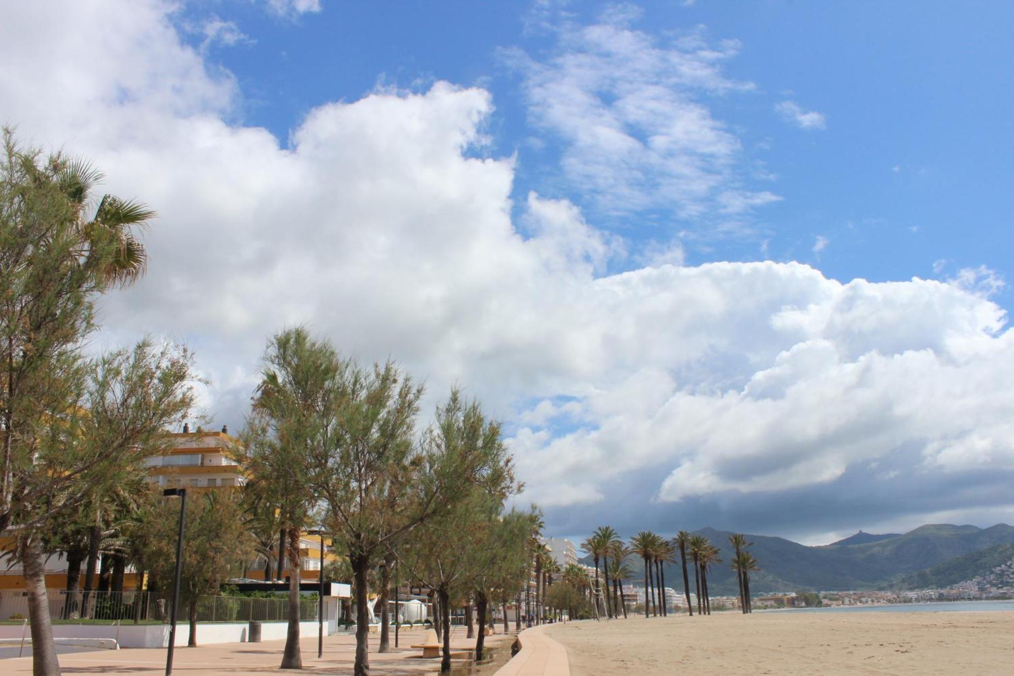 Beautiful Apartment In Front Of Beach, Pool, View Roses Esterno foto