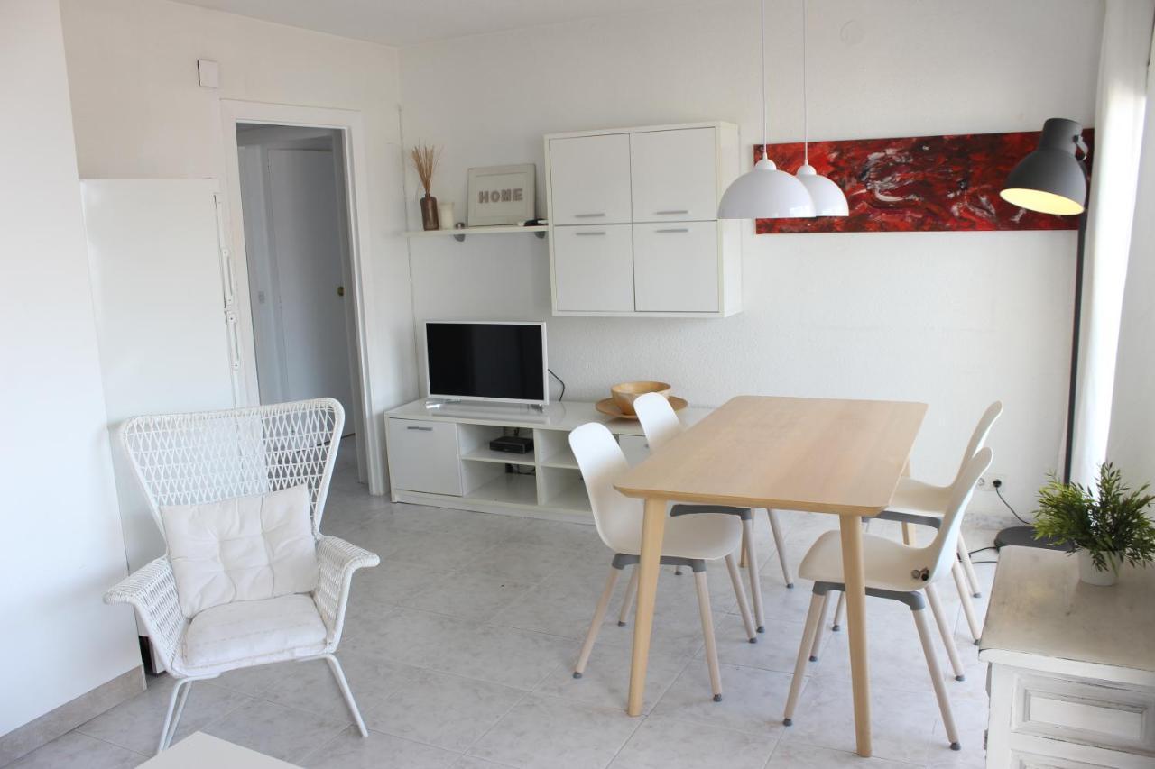 Beautiful Apartment In Front Of Beach, Pool, View Roses Esterno foto