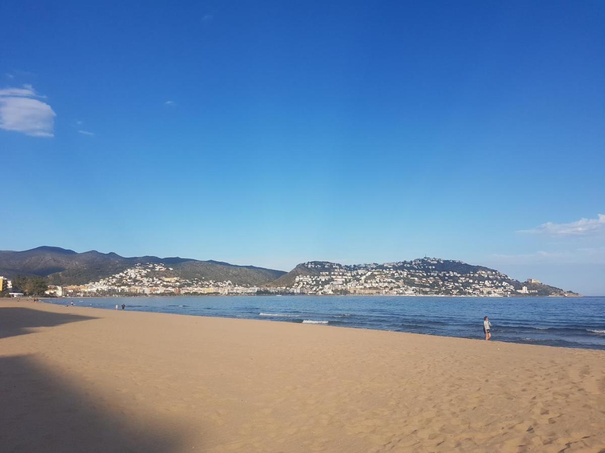 Beautiful Apartment In Front Of Beach, Pool, View Roses Esterno foto