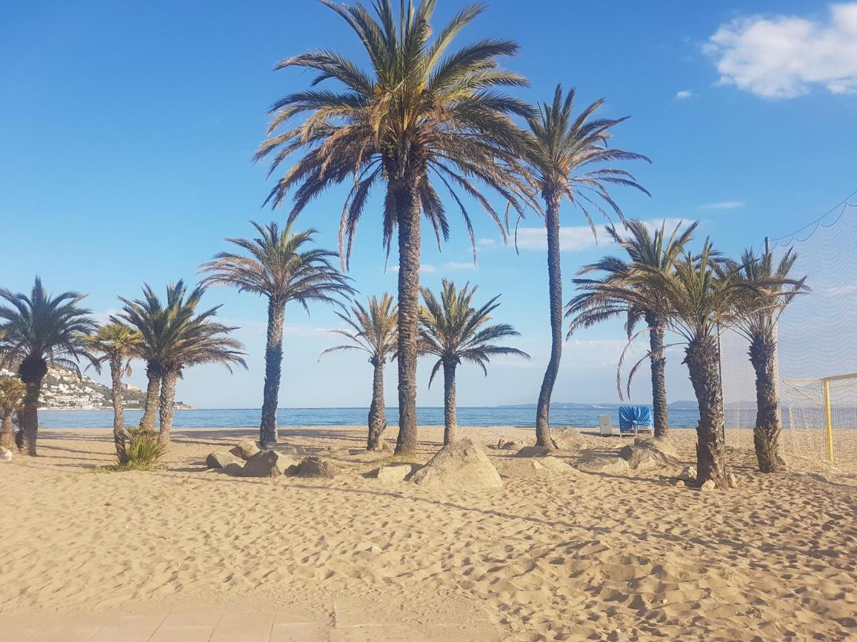 Beautiful Apartment In Front Of Beach, Pool, View Roses Esterno foto