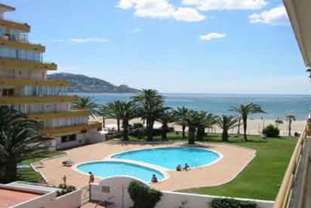 Beautiful Apartment In Front Of Beach, Pool, View Roses Esterno foto